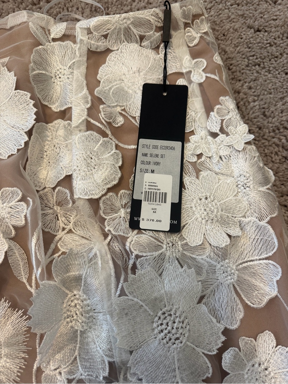 Elliatt 2 piece white skirt set! - Picture 4 of 7